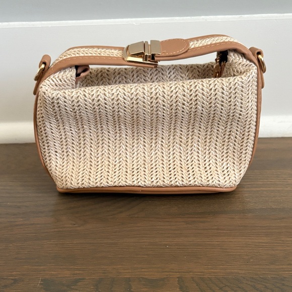 Chic Tan and Cream Women's Bag - Picture 1 of 5